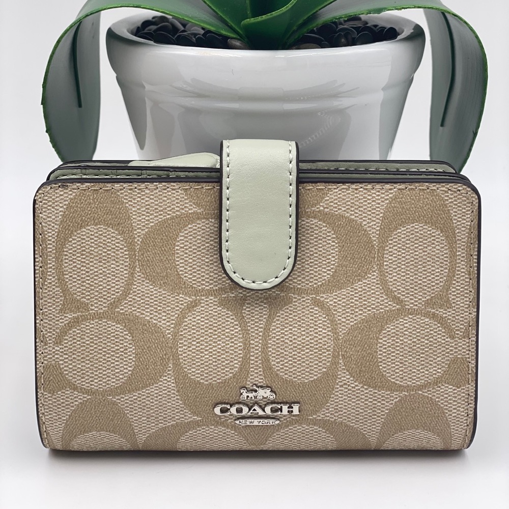 Coach Corner ZIP Wallet - Picture 7 of 13
